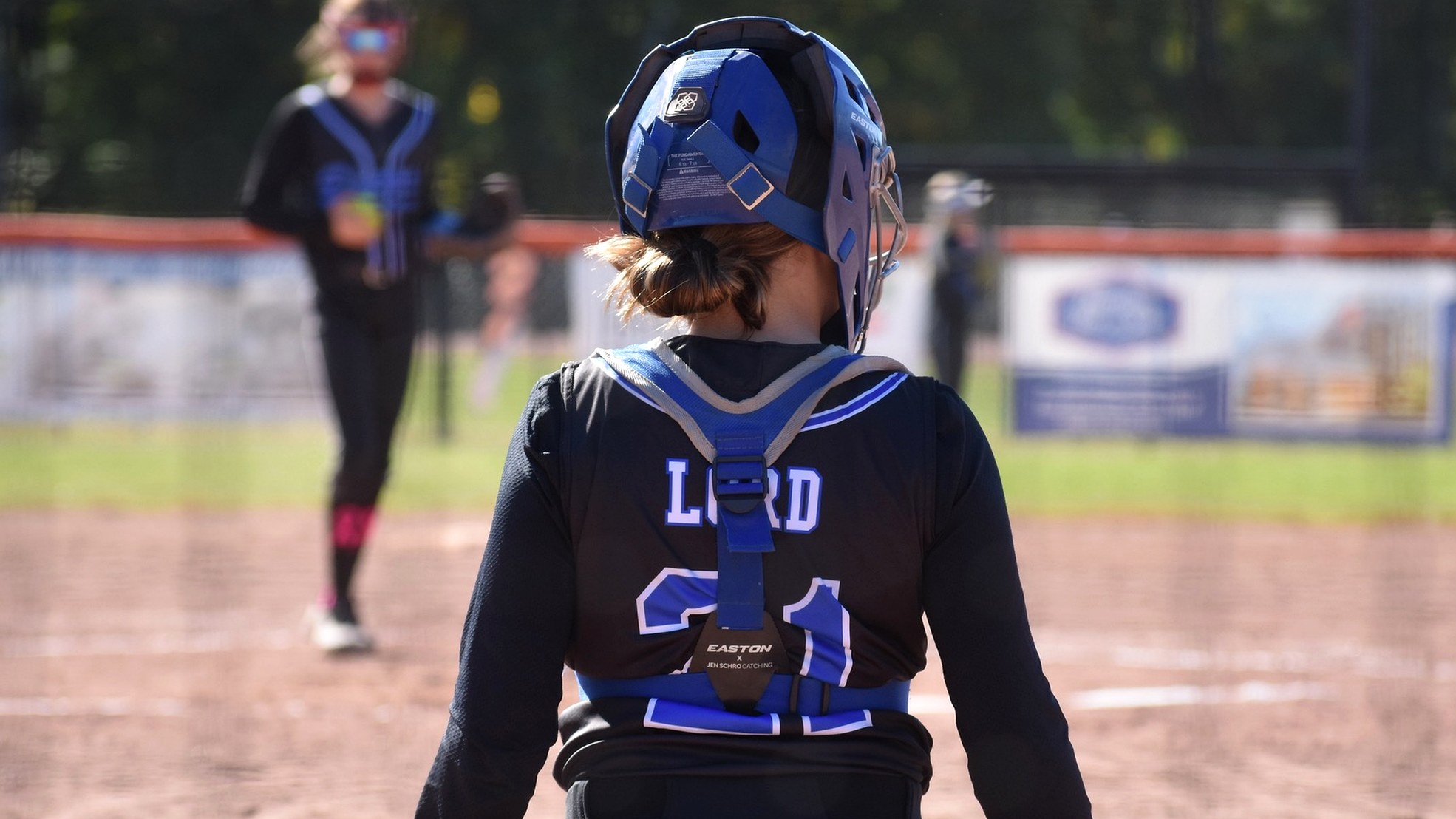 Diamond Club player running after a hit